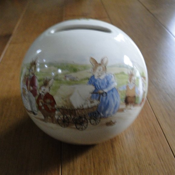 Vintage 1988 Bunnykins Royal Doulton Park Scene Money Bank - Picture 1 of 3